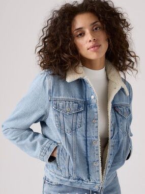 ✨ Levi’s Premium Sherpa Trucker Jacket – Classic Denim ✨ XS